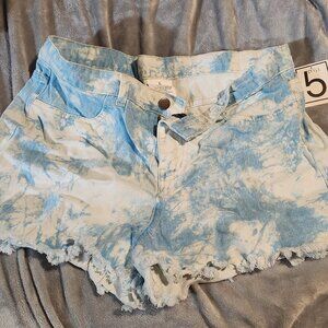 Large cutoff denim shorts